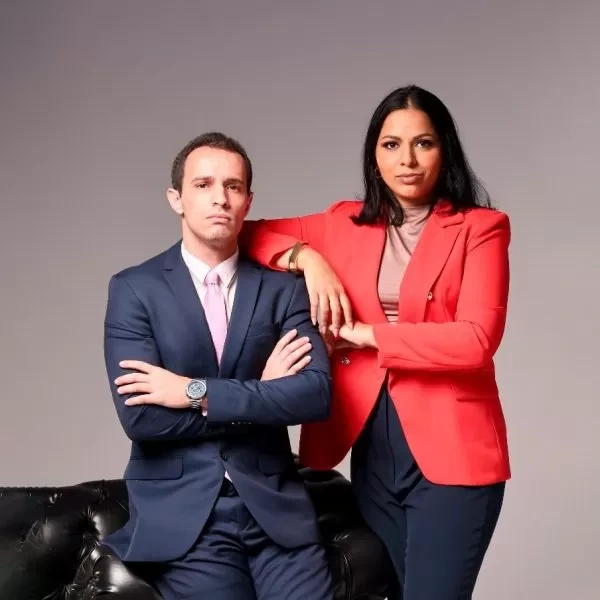 Davi Régis e Amanda Sekiguchi, sócios do escritório